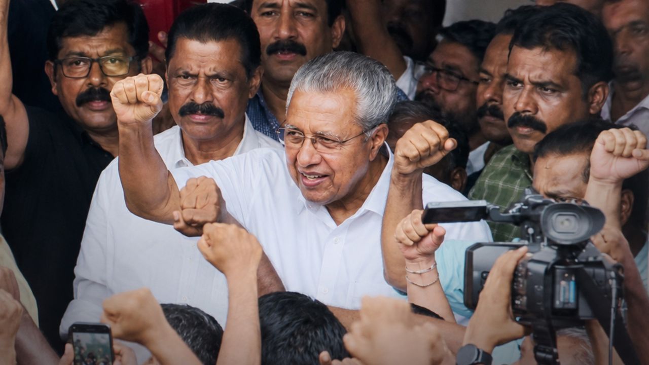 Pinarayi Vijayan: केरळमध्ये मोठा राडा! माजी मुख्यमंत्री विजयन यांच्या घरावर ईडीची छापेमारी; संतापलेल्या समर्थकांचा ED टीमवर दगडफेक