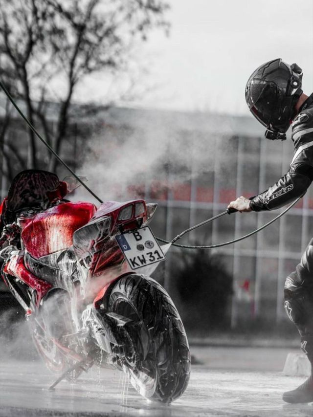 पावसाळ्यात Bike Wash किती वेळा करावी?
