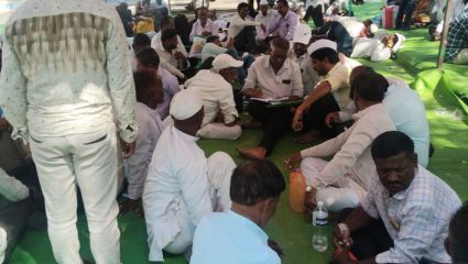 Solapur News: “ऊस बिलासाठी रणसंग्राम”, तोडगा निघेना; पाचव्या दिवशीही शेतकऱ्यांचे उपोषण सुरू