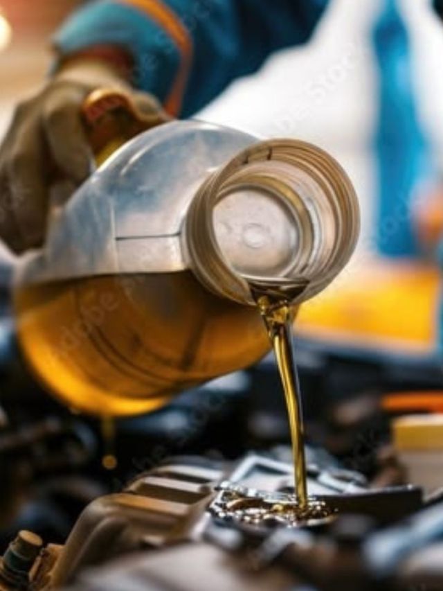 काळं, तपकिरी की पिवळं? Engine Oil चा रंग देतो
 'हे' संकेत