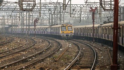 नीट परीक्षेमुळे रविवारी दिवसा मेगाब्लॉक रद्द! शनिवारी-रविवारी मध्यरात्री मध्य व पश्चिम रेल्वेवर विशेष ब्लॉक; लोकल सेवांवर परिणाम