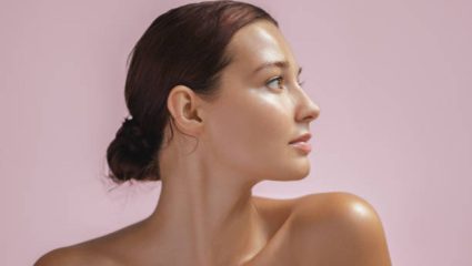Skin Care Tips: काळे डाग आणि पिंपल्समुळे त्वचेवरील सौंदर्य कमी झाले आहे? रात्री झोपण्याआधी चेहऱ्यावर लावा जायफळ क्रीम