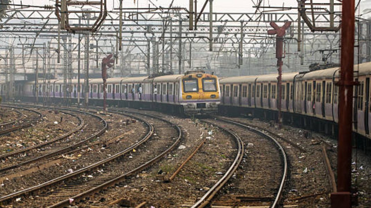 नीट परीक्षेमुळे रविवारी दिवसा मेगाब्लॉक रद्द! शनिवारी-रविवारी मध्यरात्री मध्य व पश्चिम रेल्वेवर विशेष ब्लॉक; लोकल सेवांवर परिणाम