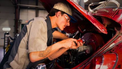 Mechanic कडे जाण्याआधी स्वतः तपासा ‘या’ गोष्टी, वेळपण वाचेल आणि खर्चसुद्धा टाळाल !