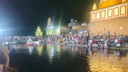 वाईतील लघु कुंभमेळ्याला भाविकांचा उत्स्फूर्त प्रतिसाद, कृष्णाघाट परिसर भक्तिमय