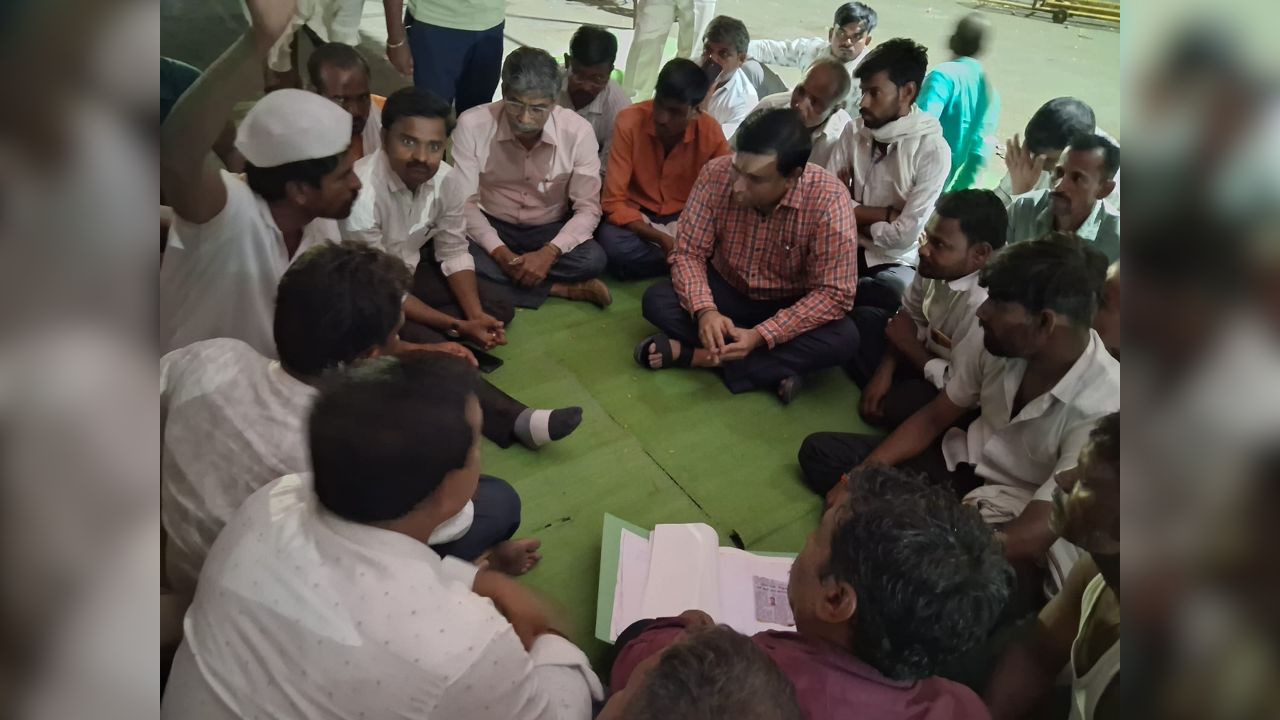 ‘ऊस बिलासाठी रणांगण!’ सोलापुरात शेतकऱ्यांचे बेमुदत ठिय्या आंदोलन तीव्र; प्रशासनाची विनंती धुडकावली