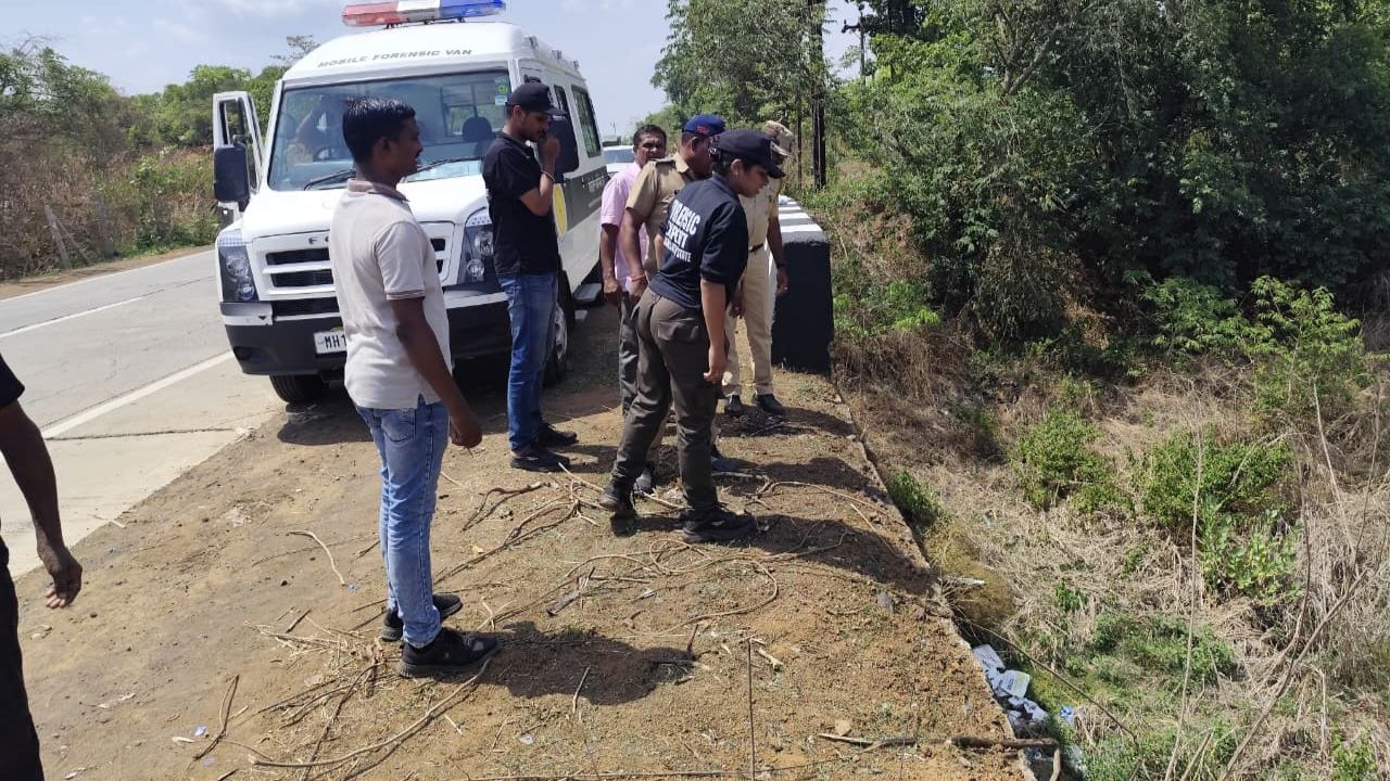 कर्जत पळसदरी महामार्ग रस्त्याच्या कडेला महिलेचा मृतदेह, घातपाताची शक्यता