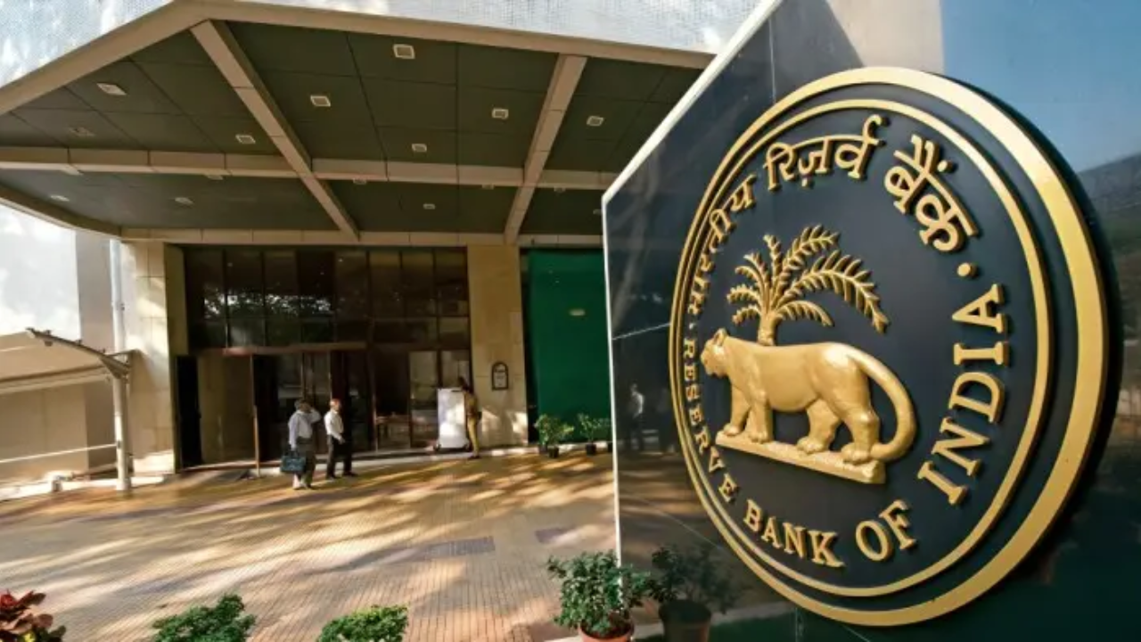 …तर तुमचा मोबाईल Block होऊ शकतो? RBI कडून इशारा, कर्ज परतफेडीबाबत स्पष्ट केले नियम