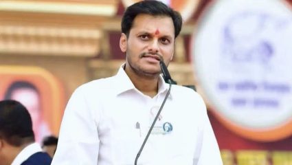 बारामतीच्या पाणी प्रश्नावर युगेंद्र पवारांची भूमिका स्पष्ट, ‘पवार vs पवार’ निवडणुकीवरही मोठं विधान; तर सुनेत्रा पवारांच्या…