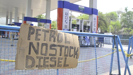 Petrol-Diesel News : कुठे टँकरच पोहोचला नाही, तर कुठे पेट्रोल मिळण्याचे वांदे! पेट्रोल पंपावर लोकांच्या लांबच लांब रांगा