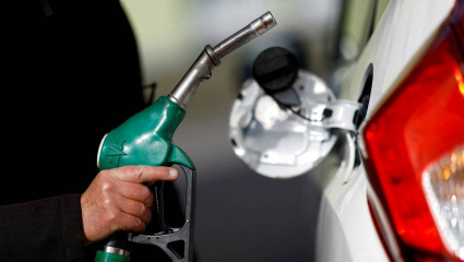 Petrol-Diesel : 6 रुपयांनी पेट्रोल झालं स्वस्त; डिझेलचेही दर उतरले, कोणत्या सरकारने दिला दिलासा जाणून घ्या