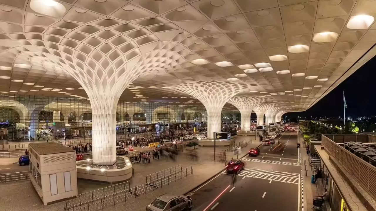 Mumbai Airport Customs: मुंबई विमानतळावर कस्टम्सची मोठी कारवाई; दुबईहून तस्करी करून आणलेले १.८ कोटींचे सोने आणि गॅझेट्स जप्त