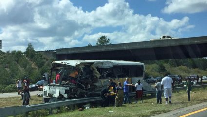 Interstate 95: अमेरिकेत काळाचा भीषण घाला! भरधाव बसने 6 गाड्यांना चिरडले; एकाच कुटुंबातील 2 मुलांसह 5 जणांचा वेदनादायक अंत