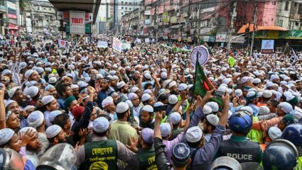 Bangladesh Protest : बंगाल निवडणुकीच्या निकालाचा बांगलादेशात उद्रेक; कट्टरपंथीयांकडून भारतविरोधी घोषणाबाजीसह तीव्र आंदोलन