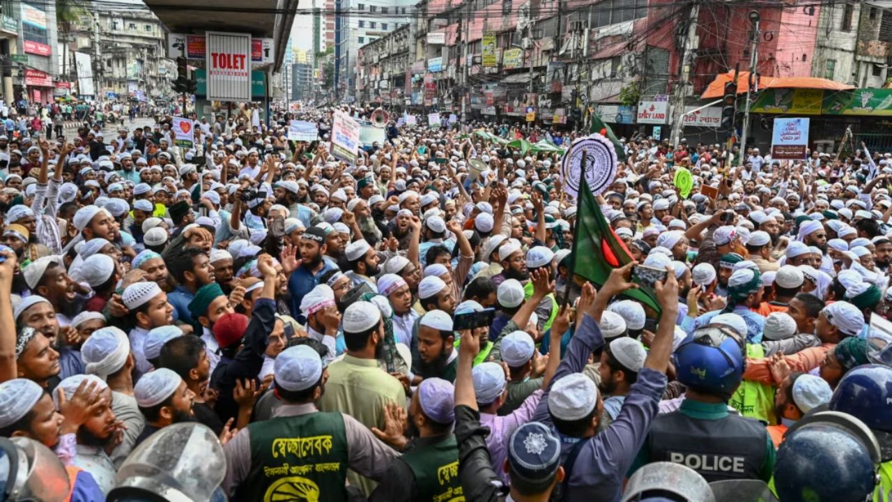 Bangladesh Protest : बंगाल निवडणुकीच्या निकालाचा बांगलादेशात उद्रेक; कट्टरपंथीयांकडून भारतविरोधी घोषणाबाजीसह तीव्र आंदोलन