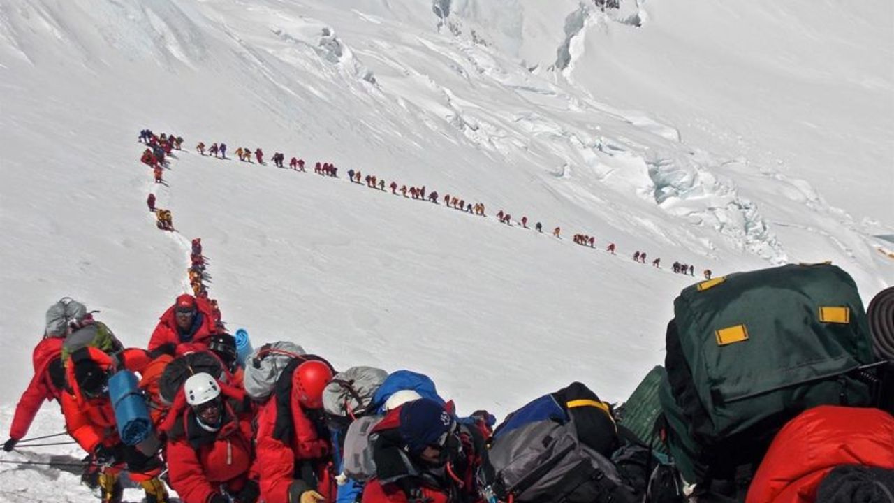 Mount Everest: एव्हरेस्टवर मृत्यू पावलेल्या गिर्यारोहकांचे मृतदेह परत का आणले जात नाहीत? विज्ञान नाही, पण ‘हेच’ आहे मुख्य कारण