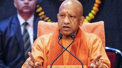Yogi Adityanath : ‘नमाज पढायची असेल तर शिफ्टमध्ये वाचा, नाहीतर…’ नमाजवरून CM योगी आदित्यनाथांचा मोठा इशारा