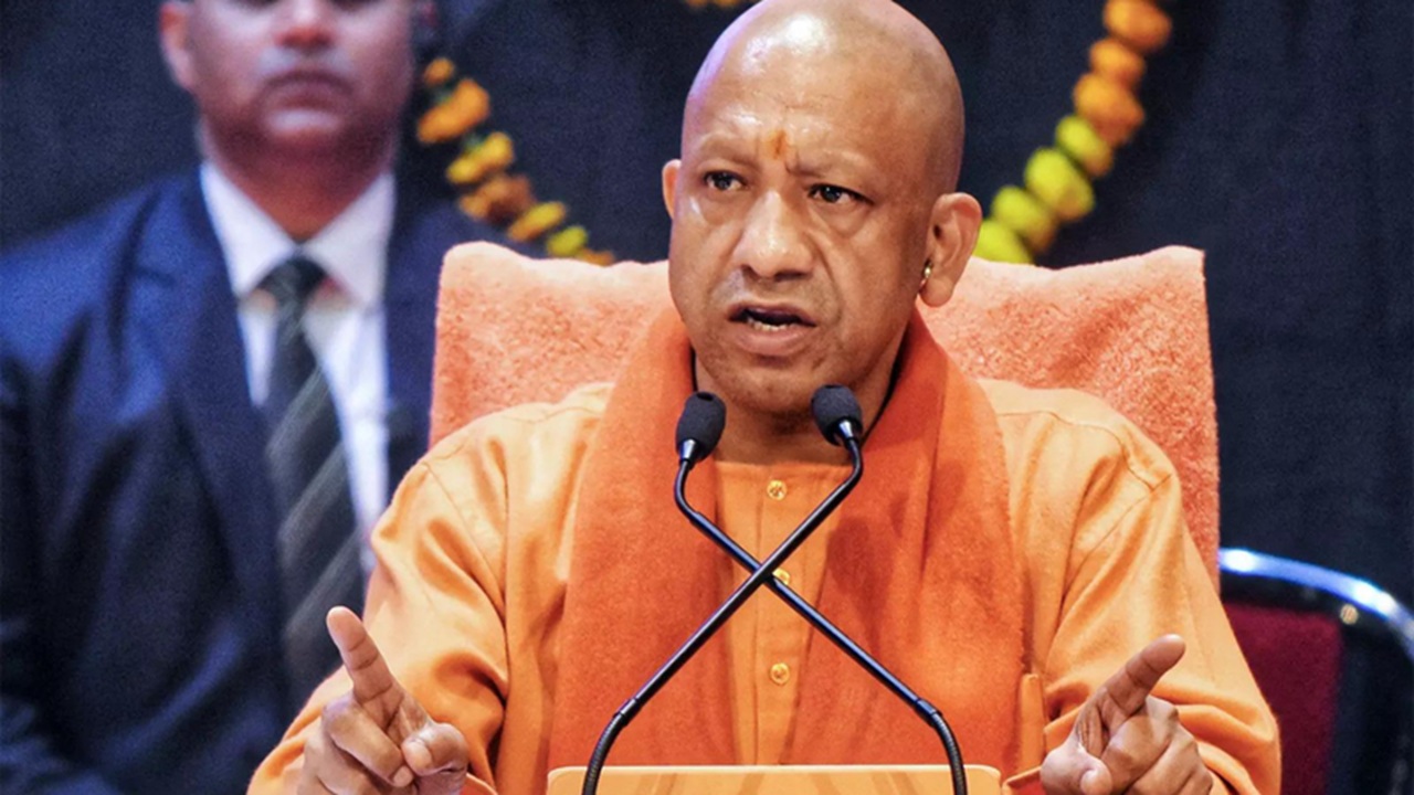 Yogi Adityanath : ‘नमाज पढायची असेल तर शिफ्टमध्ये वाचा, नाहीतर…’ नमाजवरून CM योगी आदित्यनाथांचा मोठा इशारा