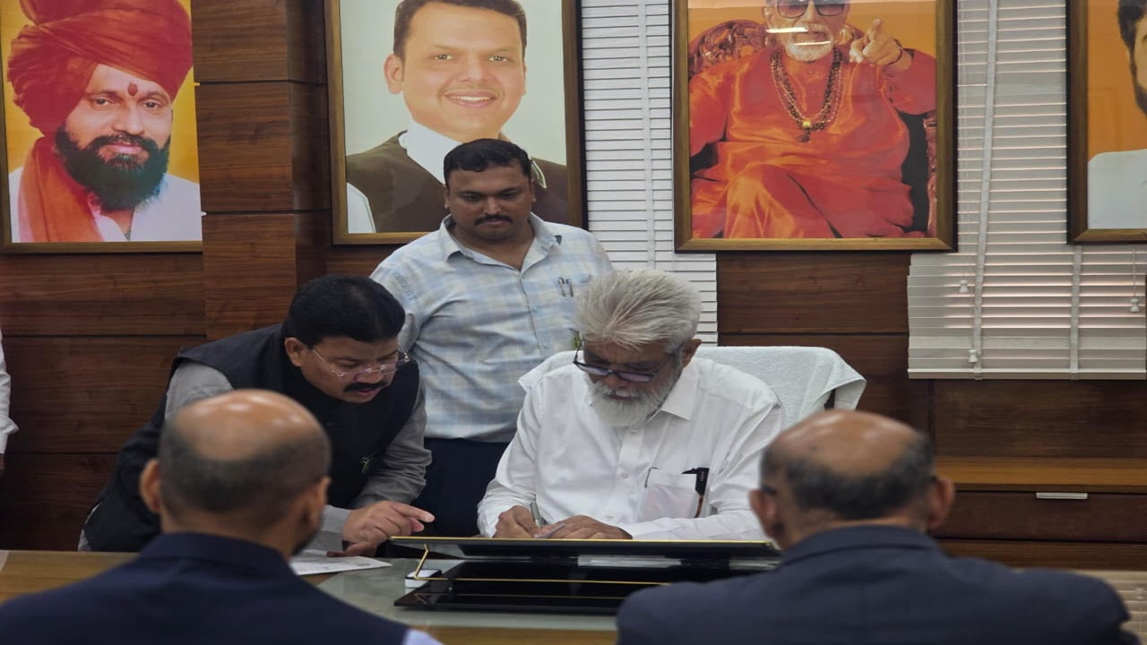 ZP Schools : मोहोळमधील जिल्हा परिषद शाळांची दुरवस्था; आमदार राजू खरे यांची शिक्षणमंत्र्यांकडे विशेष निधीची मागणी