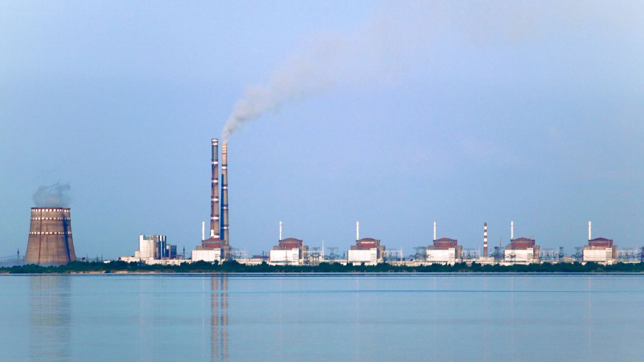 Zaporizhzhia Attack: जगातील तिसऱ्या सर्वात मोठ्या अणुऊर्जा प्रकल्पावर युक्रेनचा ड्रोन हल्ला; भिंतीला पडले भगदाड, अणू संकटाचे सावट