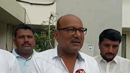 कृषी मंत्र्यांसमोर विमा कंपन्यांच्या मनमानी विरुद्ध संजय पाटील मैदानात