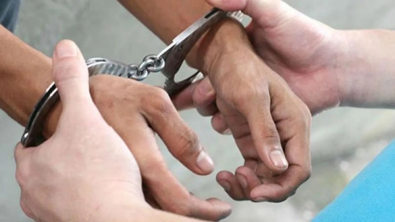 शंभरहून अधिक गुन्हे दाखल असलेल्या सराईताला ठोकल्या बेड्या; अलंकार पोलिसांची मोठी कारवाई