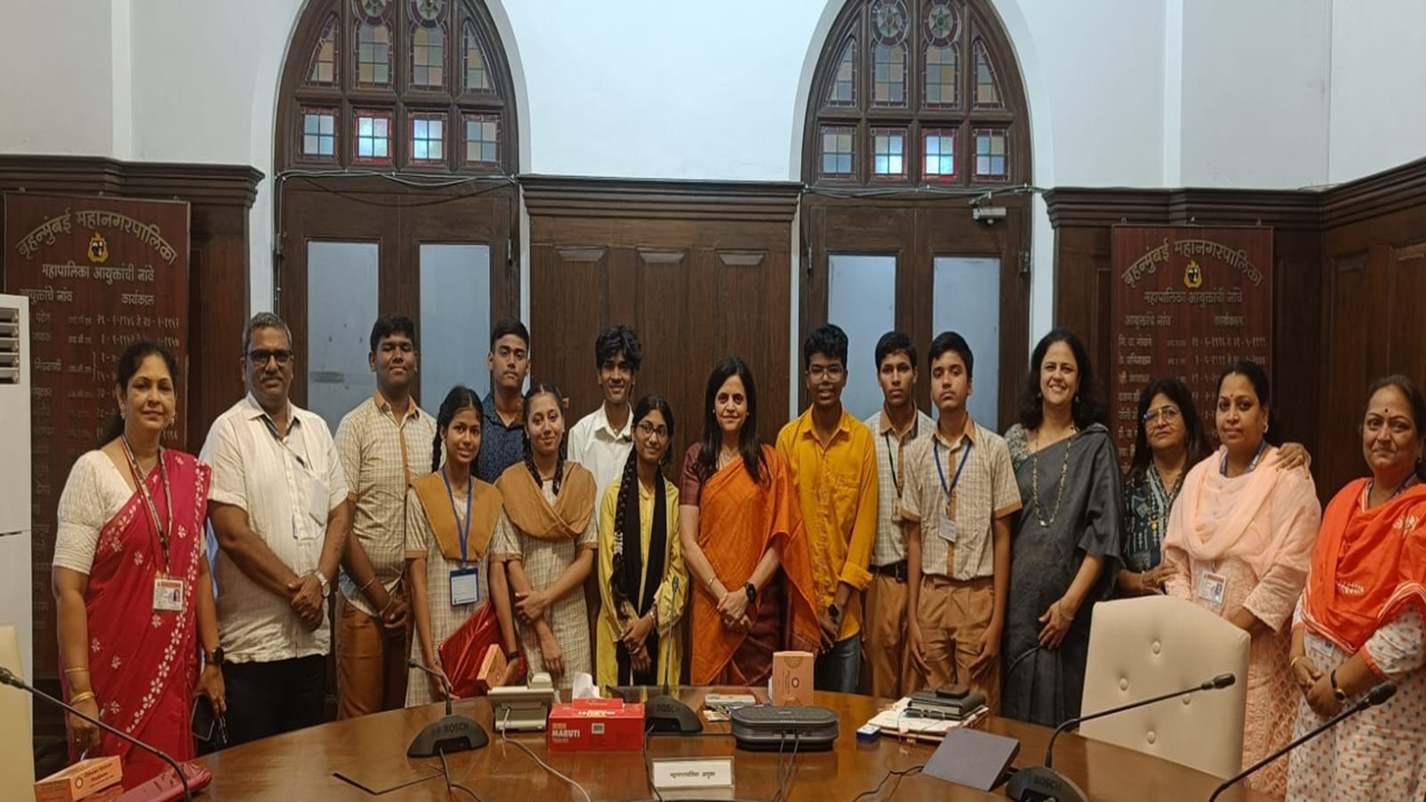 BMC School : पालिकेच्या विद्यार्थ्यांची उत्तुंग भरारी! गुणवंतांचा भव्य सत्कार; आयुक्त अश्विनी भिडे यांचा विद्यार्थ्यांशी संवाद