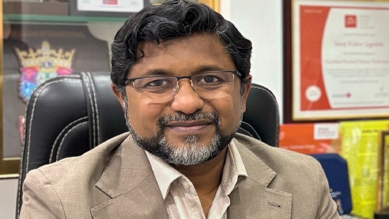 वयाच्या 18 व्या वर्षी ‘एलआयसी’ एजंट, आज 211 कोटी रुपयांच्या…; जाणून घ्या सूरज जगदाळे यांचा व्यवसायाचा प्रवास