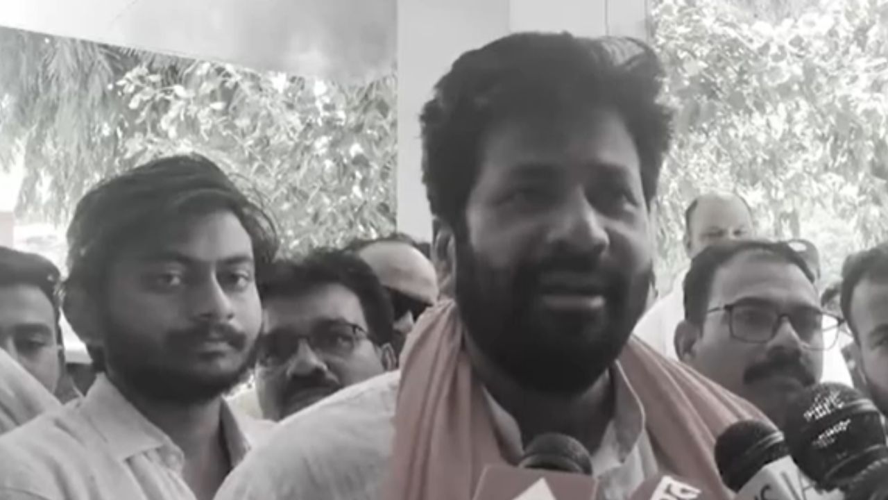 Amravati : “हा निर्णय सोयीसाठी नाही तर परिस्थितीमुळे घेतला”; बच्चू कडूंकडून शिवसेना प्रवेशाचे समर्थन