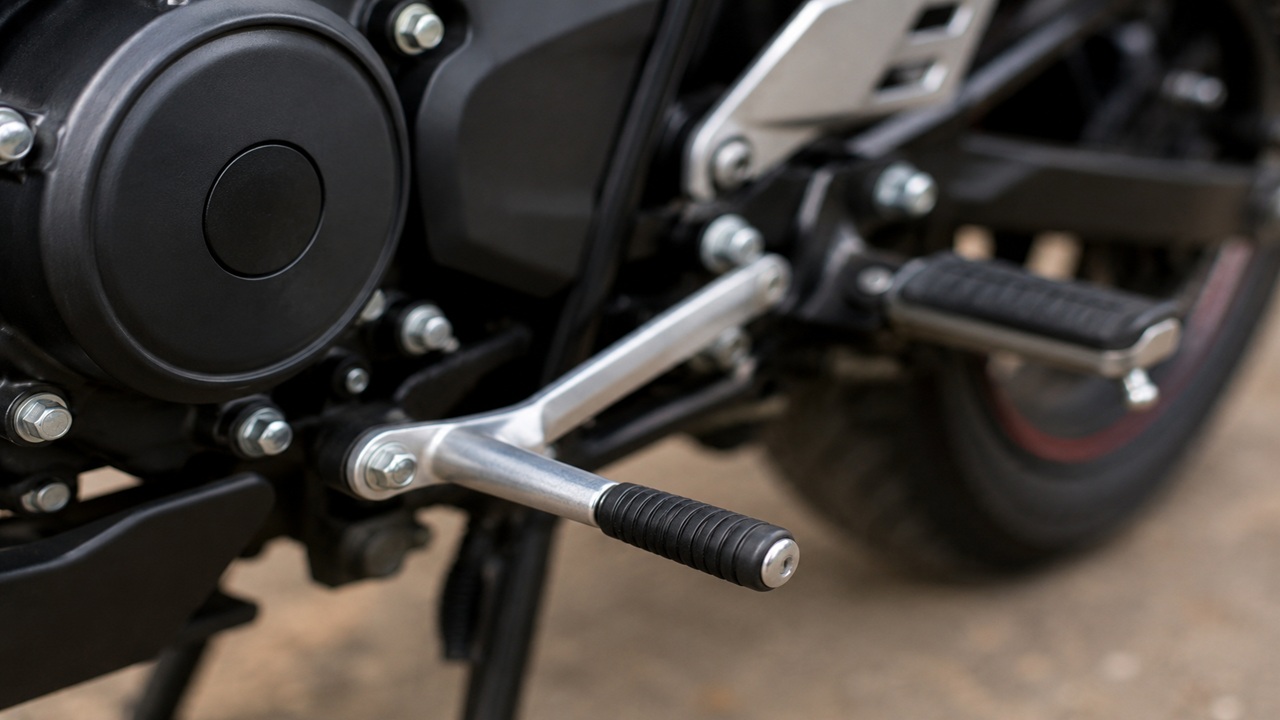 Bike Riding Tips: बाईकमध्ये न्यूट्रल गिअर पहिल्या आणि दुसऱ्या गिअरच्या मध्येच का असतो? 1-N-2-3-4-5 पॅटर्नमागचं कारण