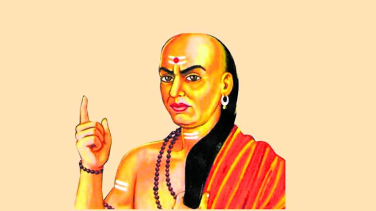 Chanakya Niti: विद्यार्थ्यांमध्ये असायला हवेत ‘हे’ ५ गुण; यशाचे शिखर गाठण्यासाठी आचार्य चाणक्यांचे मोलाचे सूत्र!