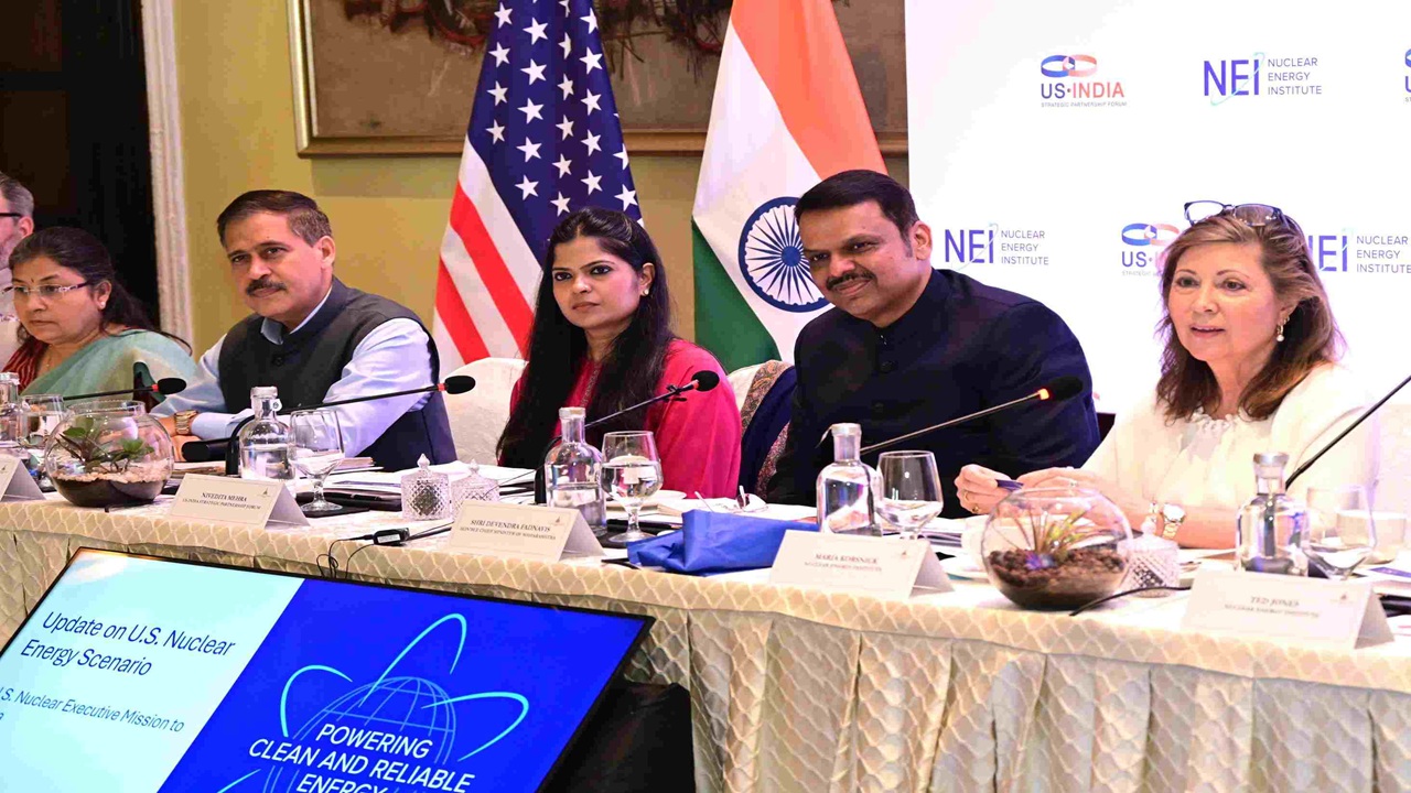 Devendra Fadnavis : महाराष्ट्र बनेल न्यूक्लिअर पॉवर हब? अमेरिकन कंपन्यांसोबत गुंतवणुकीवर मुख्यमंत्री फडणवीसांची चर्चा