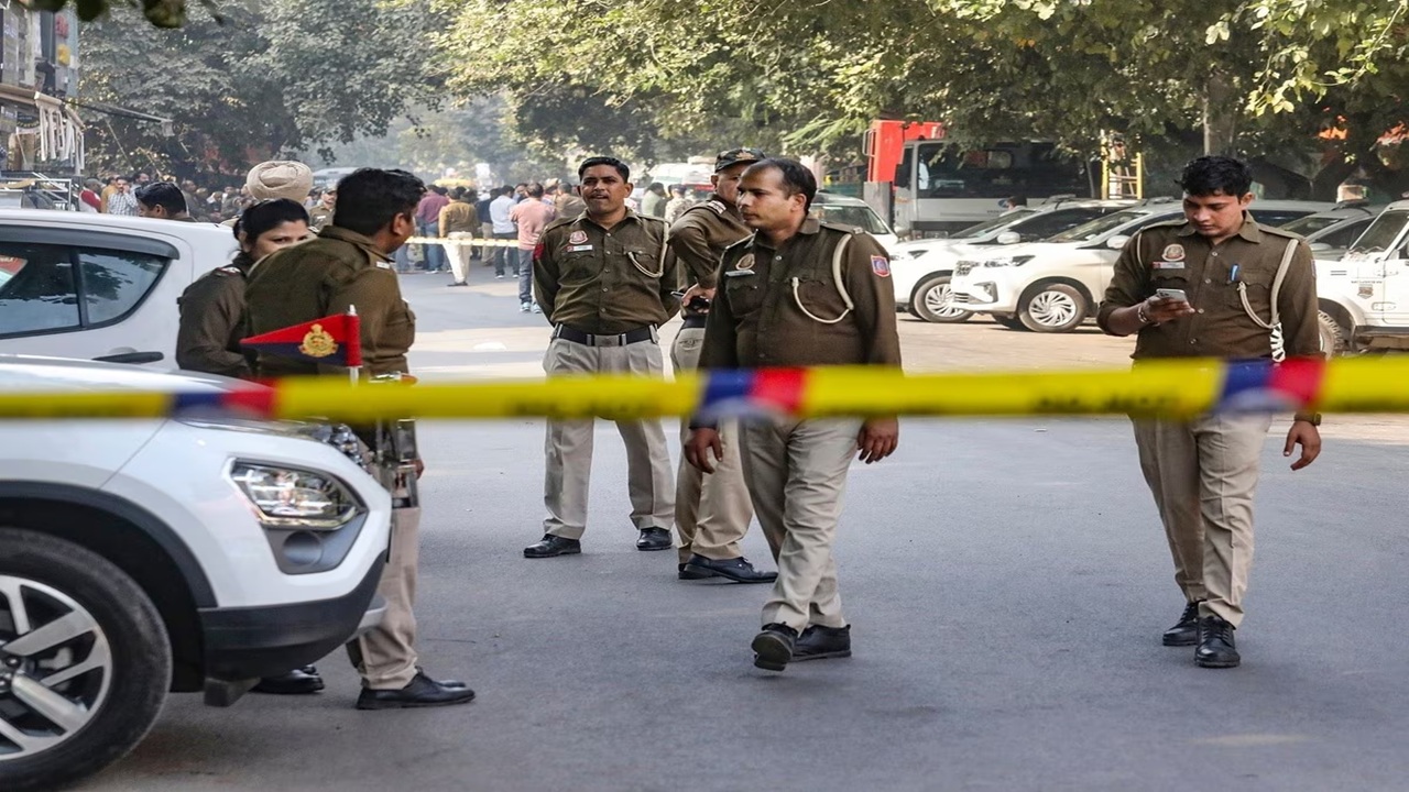 Delhi Terror Plot : दिल्लीत मोठा दहशतवादी कट उधळला! ISI चे 9 एजंट अटकेत; सुरक्षाबळांवर हल्ल्याचा कट उघड