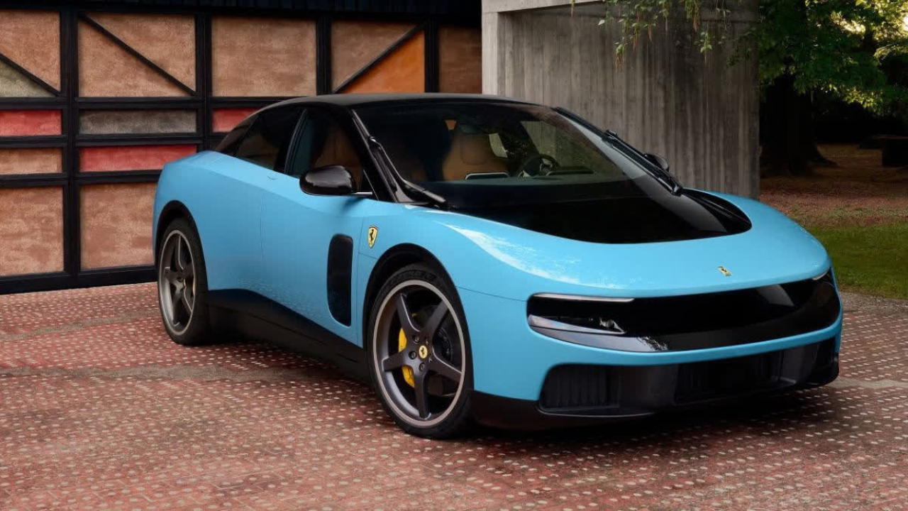 Ferrari ची पहिलीच इलेक्ट्रिक कार फसली वादात, कसे आहेत कारचे फिचर्स आणि काय आहे Range