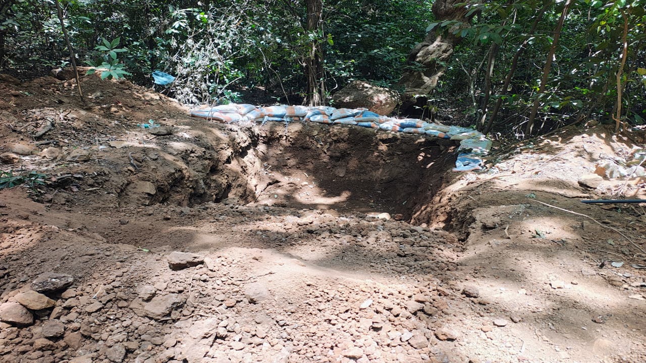 Matheran News : माथेरानच्या जंगलात अनधिकृत खोदकाम? वन विभागाची टोलवाटोलवी की ठेकेदाराला पाठीशी? आदिवासींचा संताप