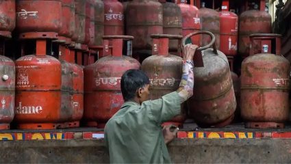ग्रामीण भागात गॅसपुरवठ्यात विलंब, ग्राहकांमध्ये नाराजी; 25 दिवसांत सिलिंडर देण्याची मागणी