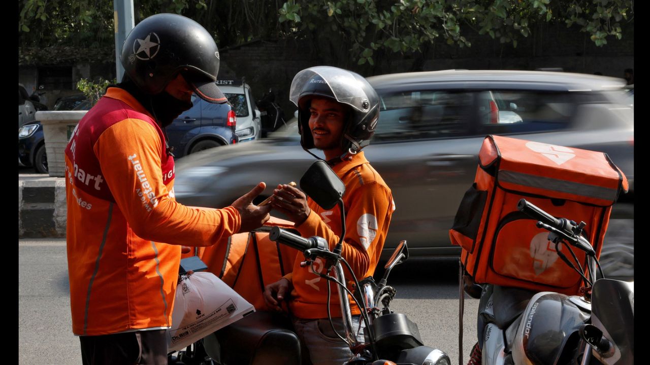 Gig Workers Study: ४५ अंश तापमानात १० मिनिटांत डिलिव्हरी? आयआयटी दिल्लीच्या अहवालानंतर गिग वर्कर्सच्या कामाचे तास कमी होणार का?