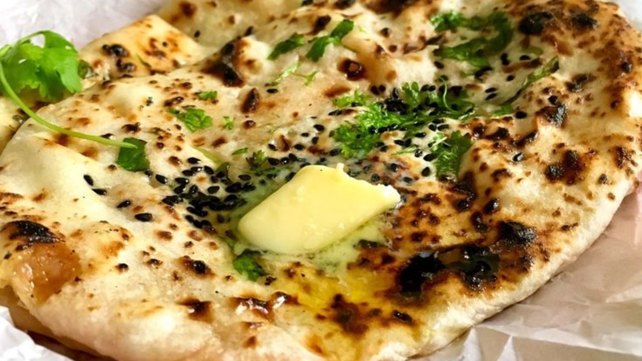 Recipe : विकेंड करा स्पेशल, घरी बनवा खमंग आणि मसालेदार ‘आलू कुलचा’; रेसिपी आहे फार सोपी