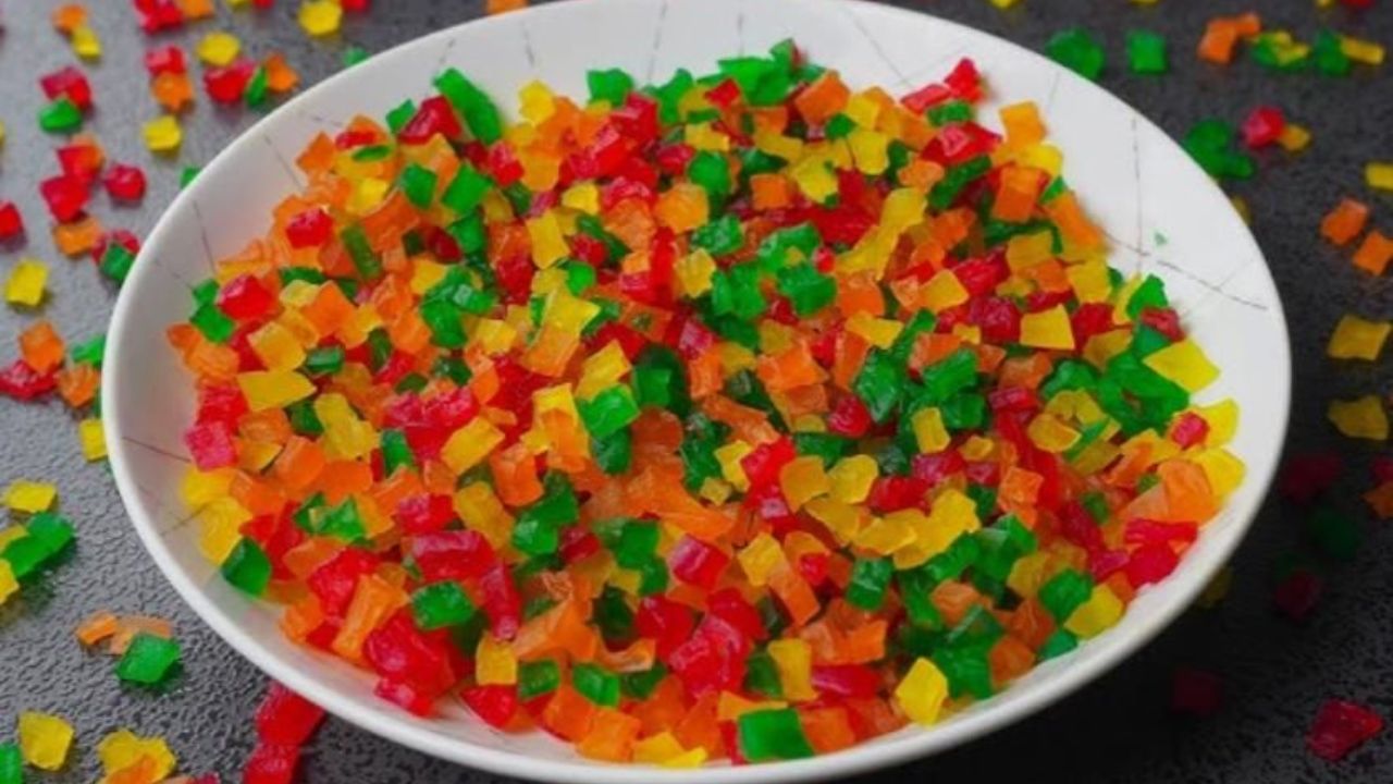 Recipe : कलिंगडापासून नाही तर या कच्च्या फळापासून तयार करा रंगीबेरंगी सर्वांच्या आवडीची ‘टूटी-फ्रूटी’
