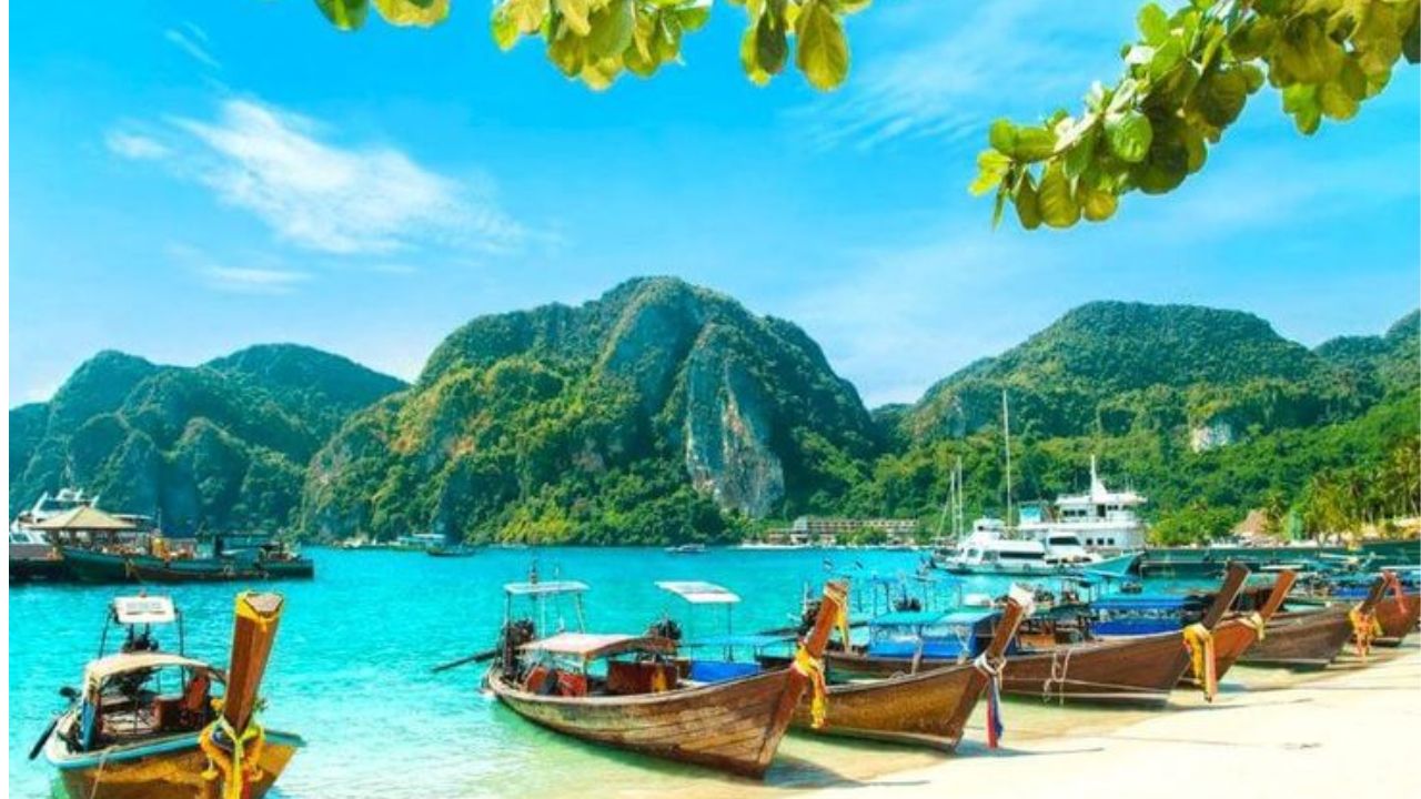 Travel News : खर्च कमी, आनंद दुप्पट! हनिमूनसाठी परफेक्ट आहेत भारतातील ही ठिकाणे