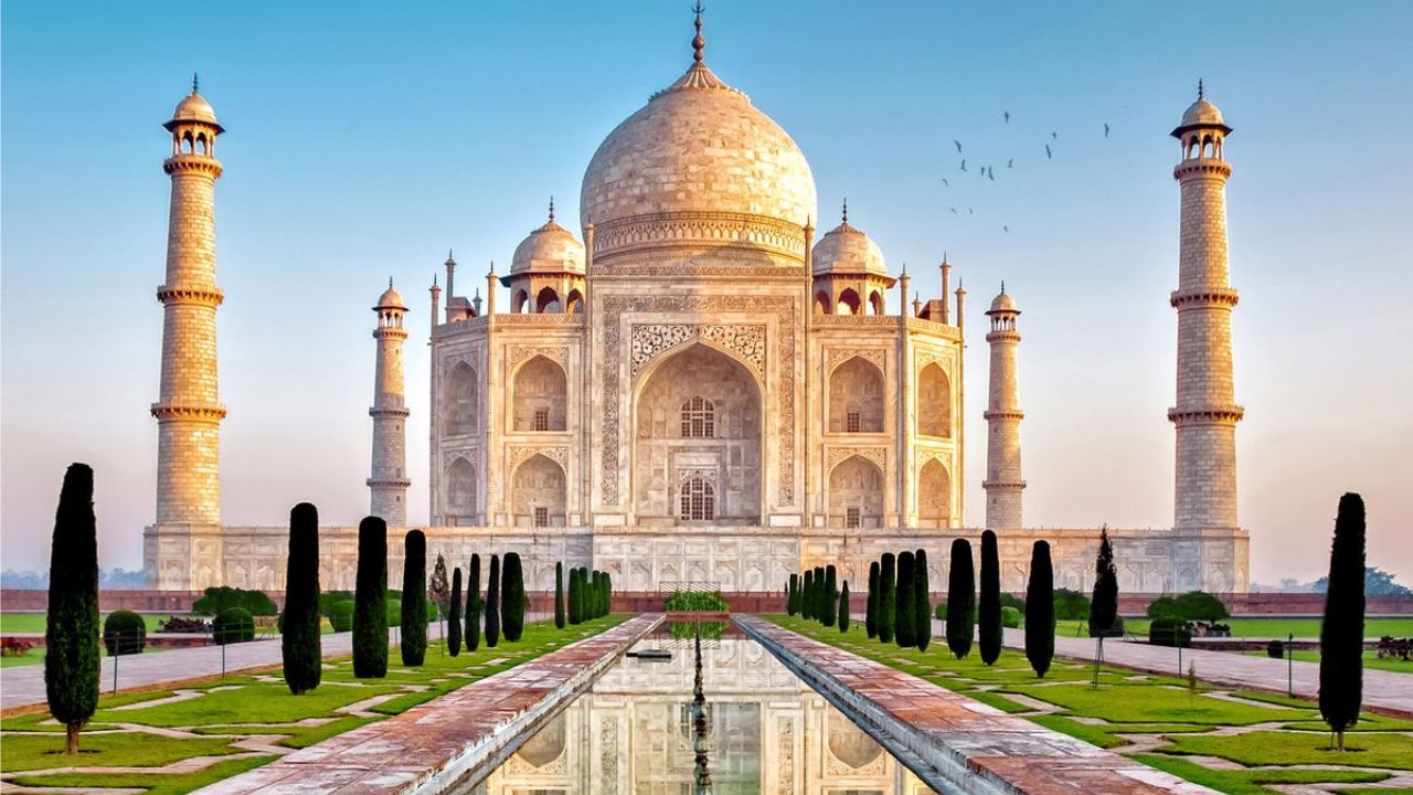 Travel News : ताजमहाल बघायला जाताय? तर मग आग्रातील या छुप्या ठिकाणांनाही एकप्लोर करा