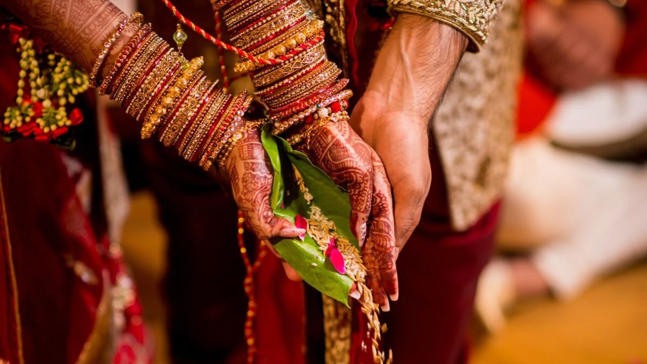 ‘लुटेरी दुल्हन’चा मोठा भांडाफोड! राजस्थानच्या वराकडून ३.७० लाख उकळून फरार, 10व्या लग्नाआधी दरोडेखोर वधूला अटक
