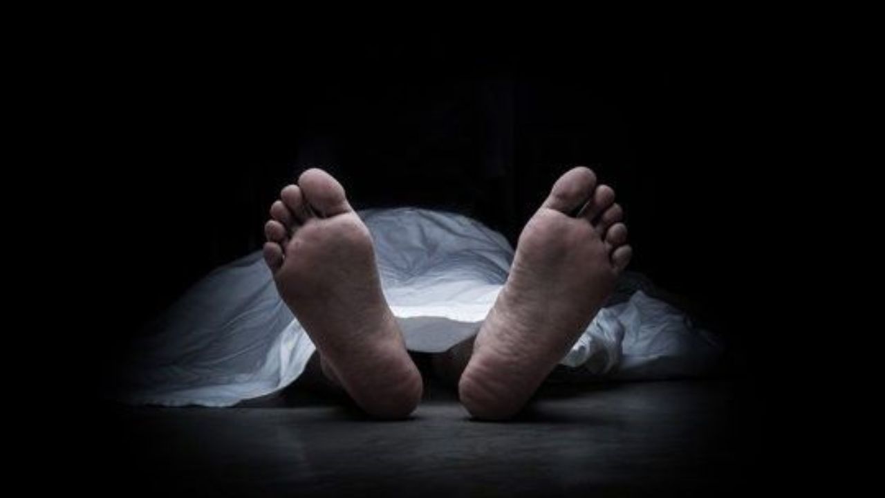 Hyderabad : 4 दिवस मृत मुलासोबत राहत होते अंध आई-वडिल, दुर्गंधी येताच सत्य झालं उघड; पोलिसांकडून तपास सुरु