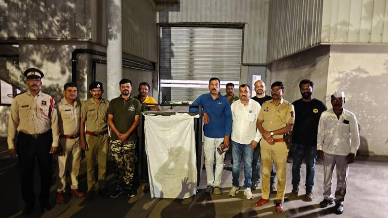Leopard Captured : मर्सिडीज-बेंझ कंपनीतील बिबट्या अखेर जेरबंद; थरारक मोहिमेनंतर वन विभागाला यश