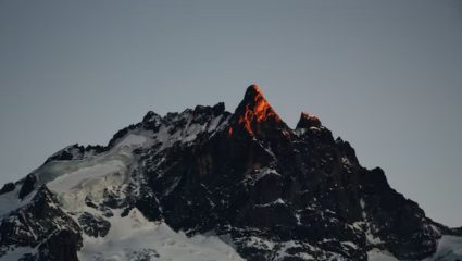 जय भोलेनाथ; गोठवणारी थंडी, डोंगरदऱ्यातला जीवघेणा रस्ता, तरीही का करतात शिवभक्त कैलास मानसरोवराची यात्रा करतात ?