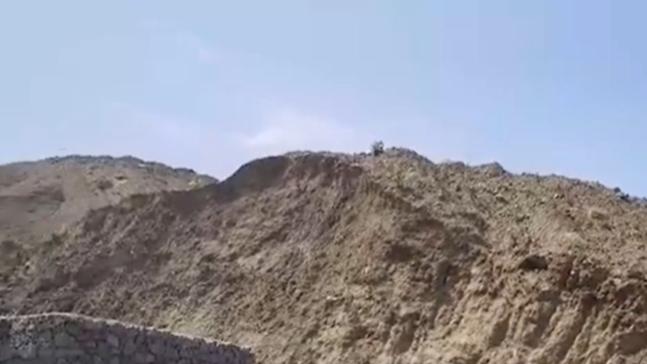 Karjat :  टाटा पॉवर पॉवर प्रोजेक्ट साठी माती उत्खननामुळे उभे राहिले मातीचे डोंगर