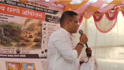 Karjat News : पर्यावरण वाचवण्यासाठी कर्जतकर उतरले रस्त्यावर; एक दिवसीय धरणे आंदोलनात 2000 हून नागरिकांच्या सह्या