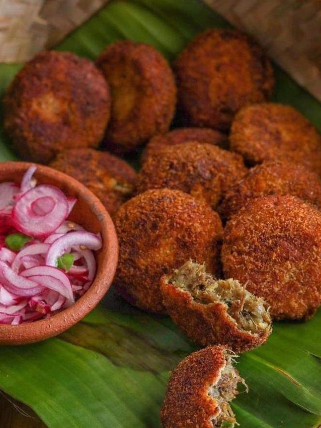 खुसखुशीत आणि मसालेदार केरळ स्टाईल चिकन कटलेट