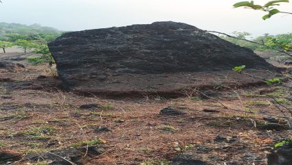 Satara News : 2019 पासून जमिनीत भेगा, घरांना तडे; मोरेवाडीवर दरडसंकटाचे गडद सावट; ग्रामस्थांची आर्त हाक – ‘आमचं माळीण होऊ देऊ नका’