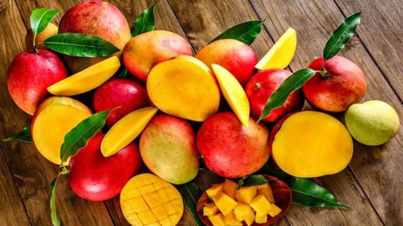 Mango: ‘फळांचा राजा’ ठरू शकतो आरोग्यासाठी धोकादायक; जाणून घ्या अतिप्रमाणात आंबे खाण्याचे दुष्परिणाम